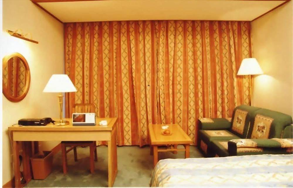 Huaqiao Hotel Linhai エクステリア 写真